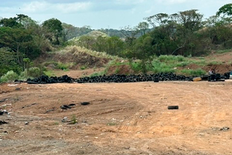 Área-de-llantas-enterradas-y-otras-expuestas-en-Cerro-Patacón Área de llantas enterradas y otras expuestas en Cerro Patacón