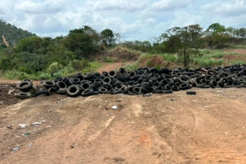 Llantas-expuestas-en-Cerro-Patacón Llantas expuestas en Cerro Patacón